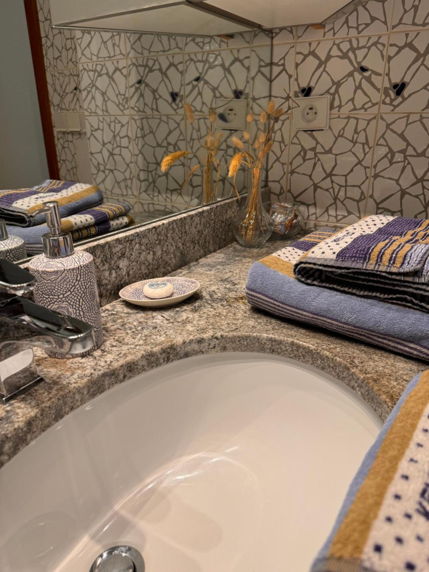 L'Elegante - Maison De Ville Avec Bains A Remous - Parking Inclus Saint-Paul-de-Vence Dış mekan fotoğraf